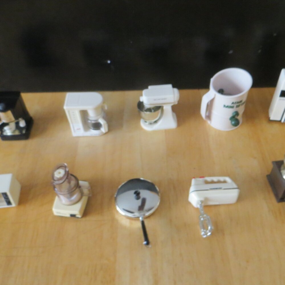 0414M Set of 10 Fun Refrigerator Magnets - Kitchen Appliances and More!